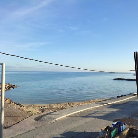 Kokkini Hani Niros Beachfront Aparthotel מראה חיצוני תמונה