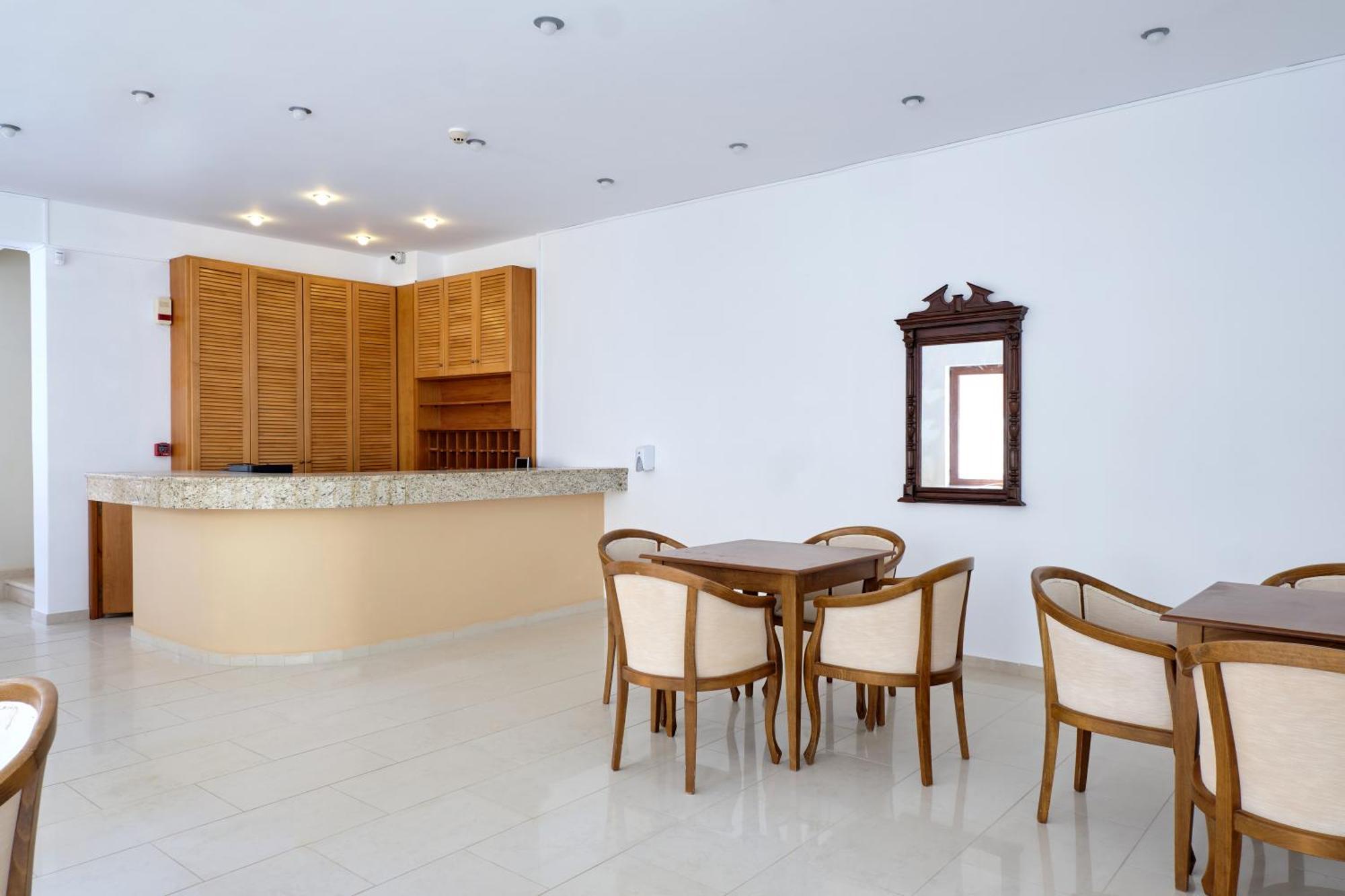 Kokkini Hani Niros Beachfront Aparthotel מראה חיצוני תמונה