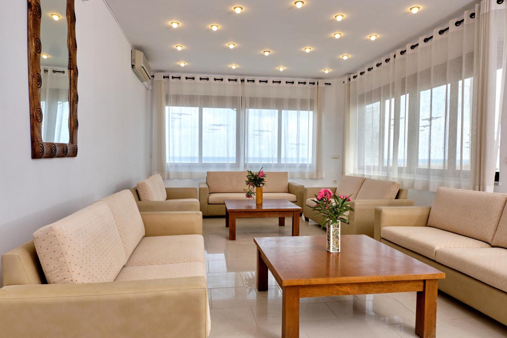 Kokkini Hani Niros Beachfront Aparthotel מראה חיצוני תמונה