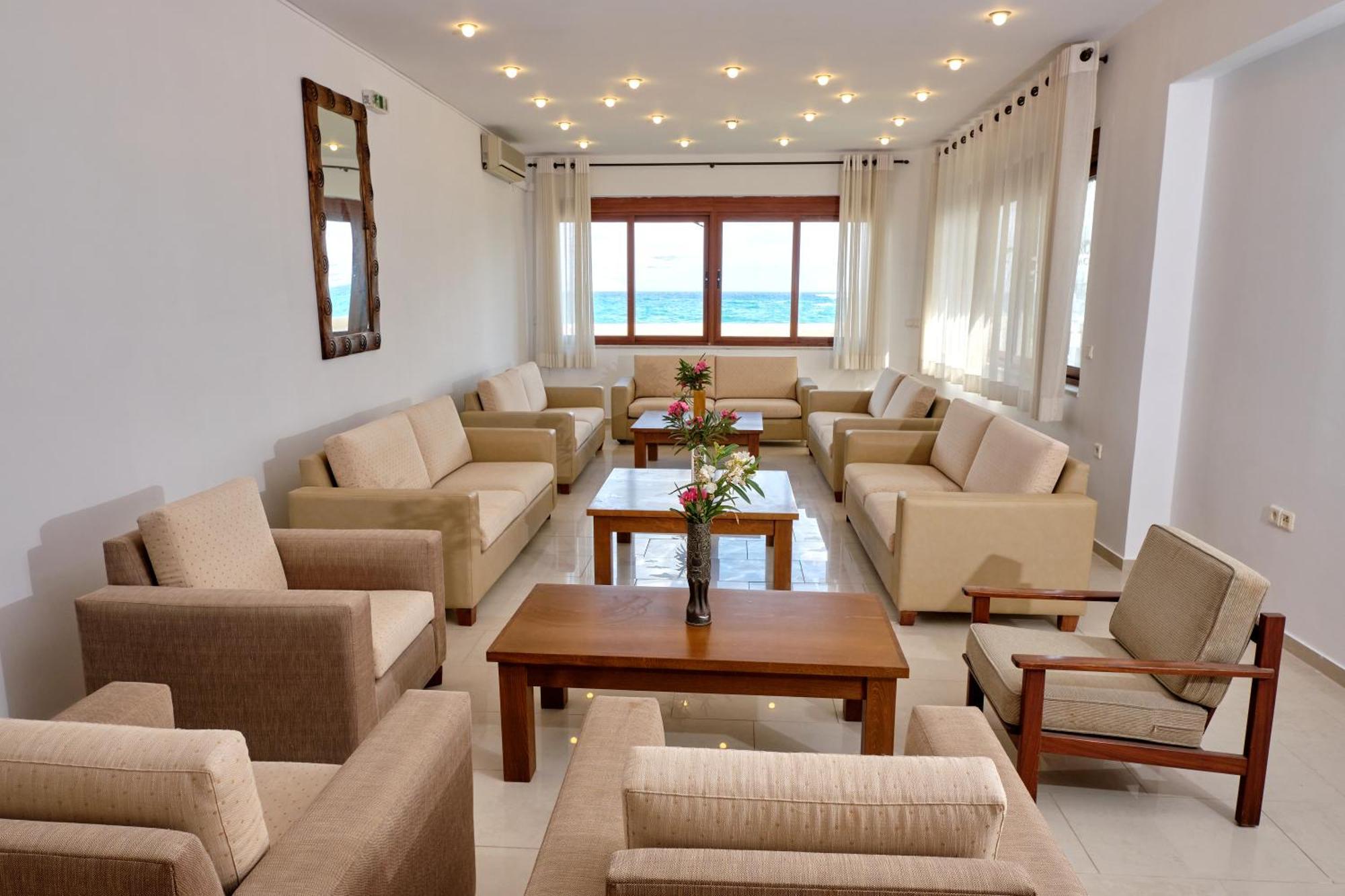 Kokkini Hani Niros Beachfront Aparthotel מראה חיצוני תמונה