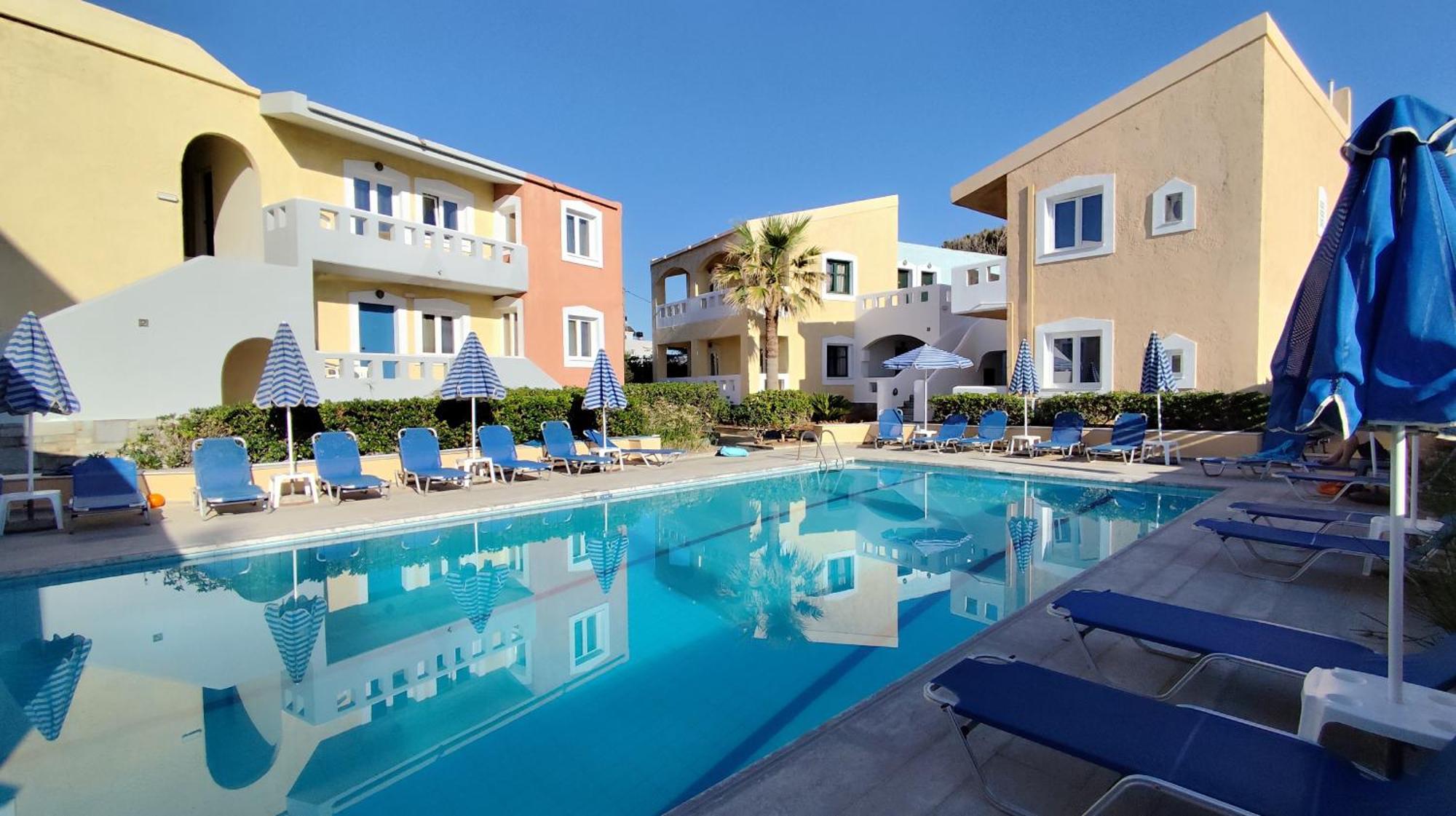 Kokkini Hani Niros Beachfront Aparthotel מראה חיצוני תמונה
