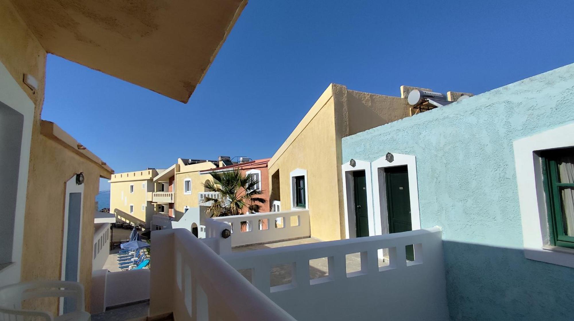 Kokkini Hani Niros Beachfront Aparthotel מראה חיצוני תמונה
