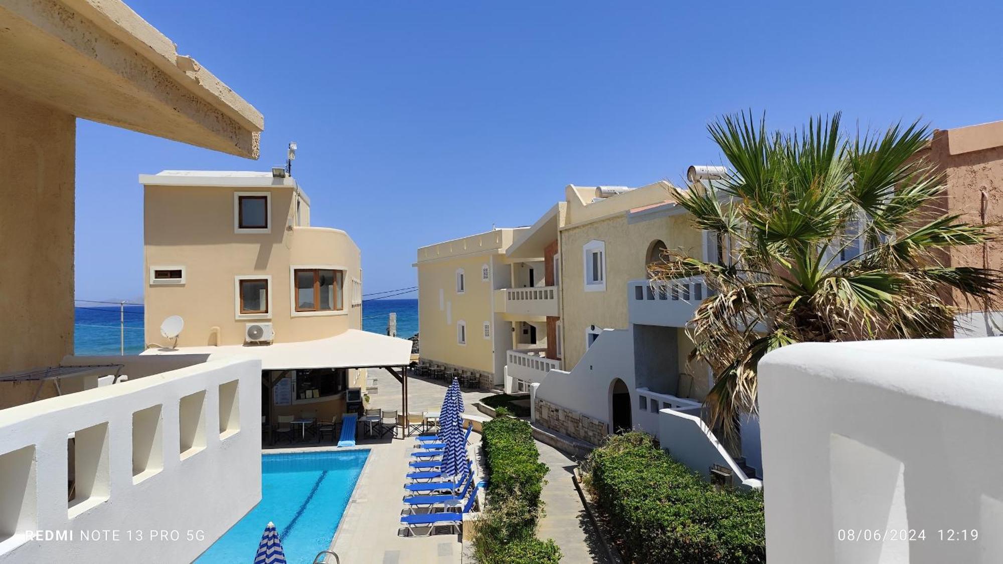 Kokkini Hani Niros Beachfront Aparthotel מראה חיצוני תמונה