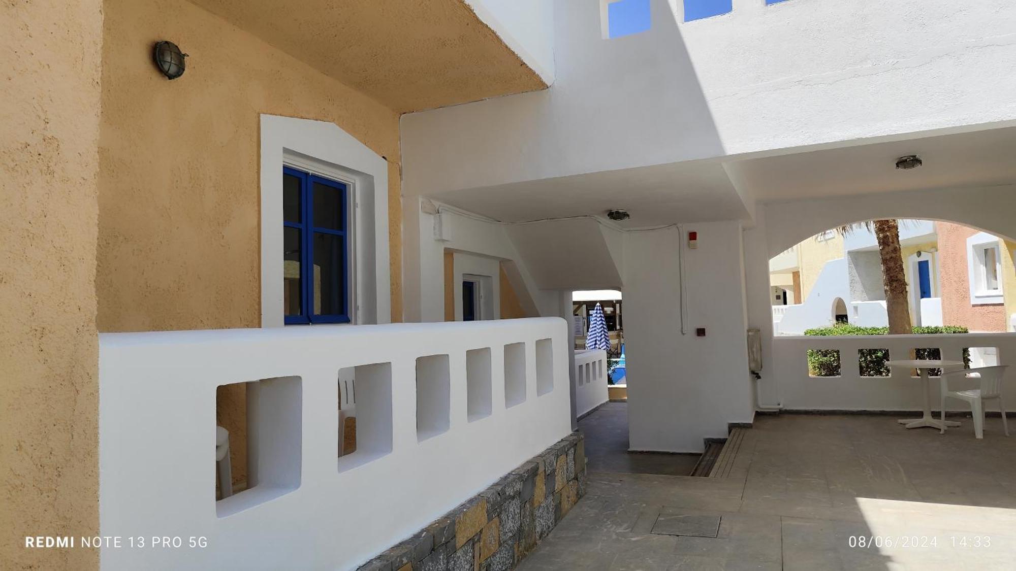 Kokkini Hani Niros Beachfront Aparthotel מראה חיצוני תמונה