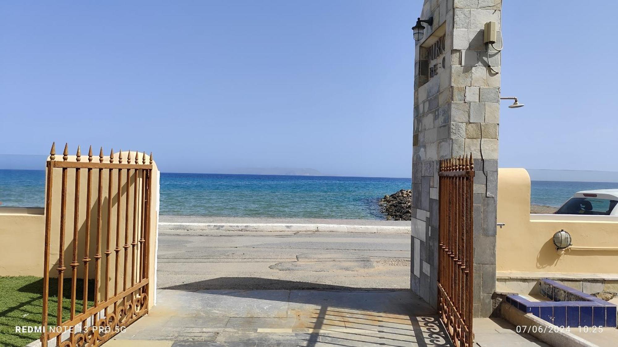 Kokkini Hani Niros Beachfront Aparthotel מראה חיצוני תמונה