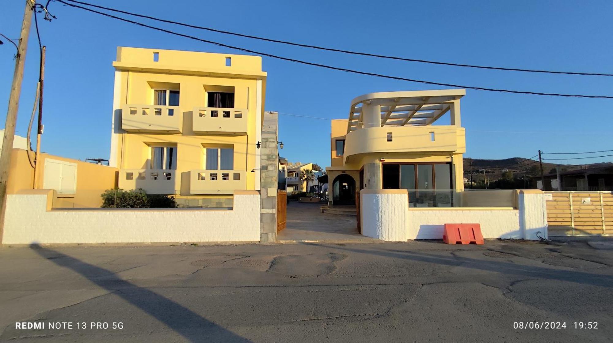 Kokkini Hani Niros Beachfront Aparthotel מראה חיצוני תמונה
