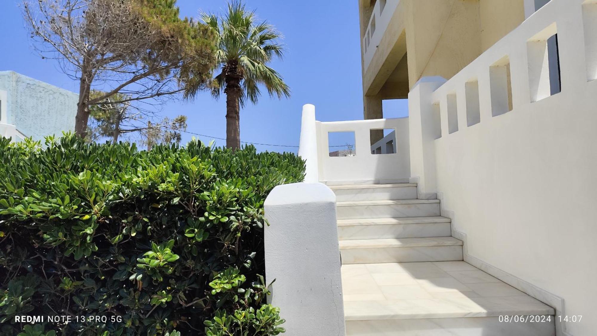 Kokkini Hani Niros Beachfront Aparthotel מראה חיצוני תמונה