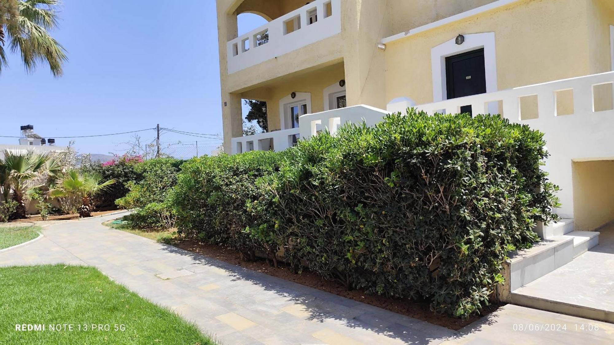 Kokkini Hani Niros Beachfront Aparthotel מראה חיצוני תמונה