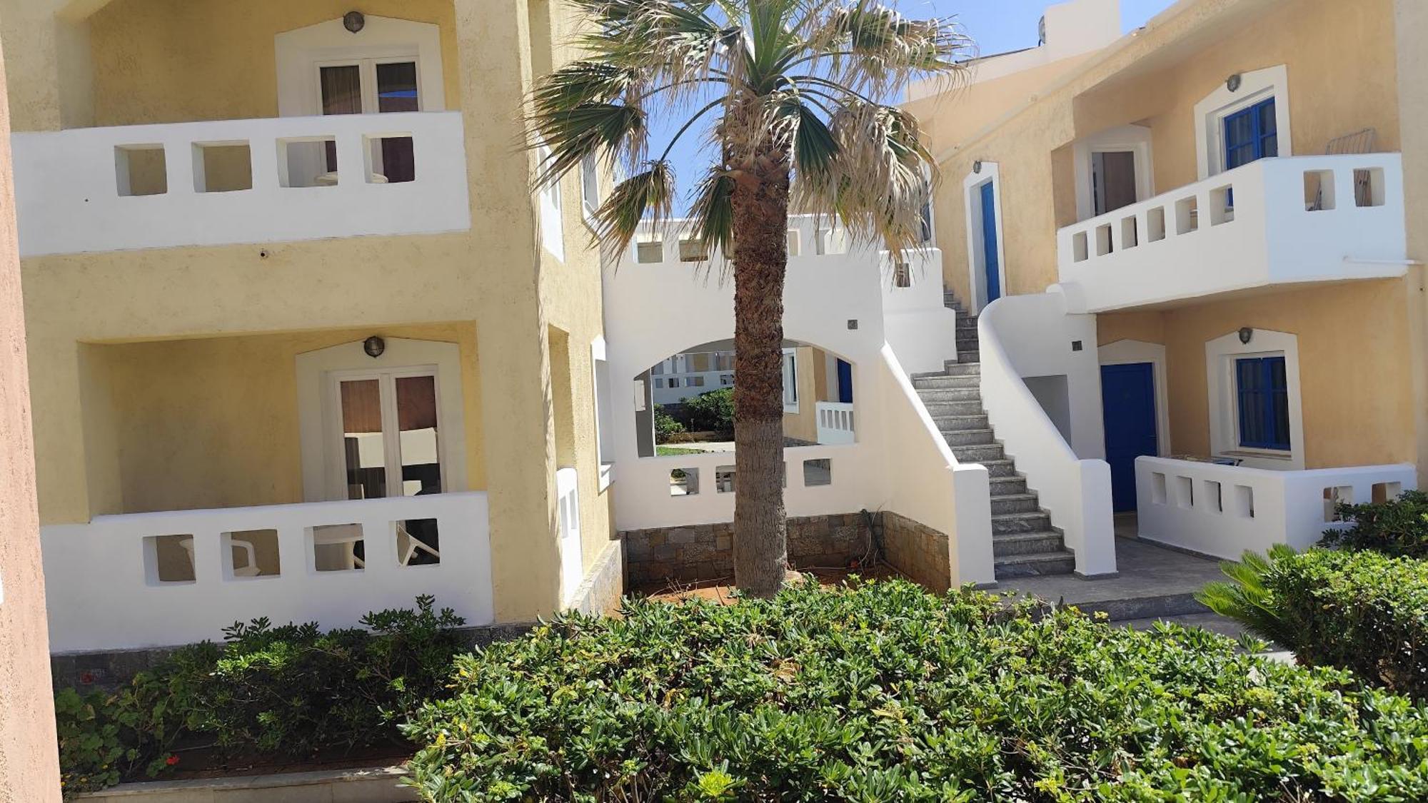 Kokkini Hani Niros Beachfront Aparthotel מראה חיצוני תמונה