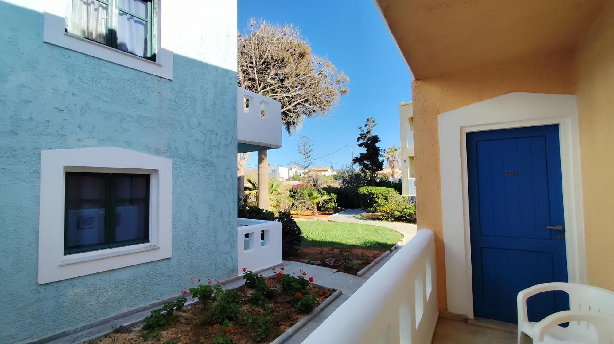 Kokkini Hani Niros Beachfront Aparthotel מראה חיצוני תמונה
