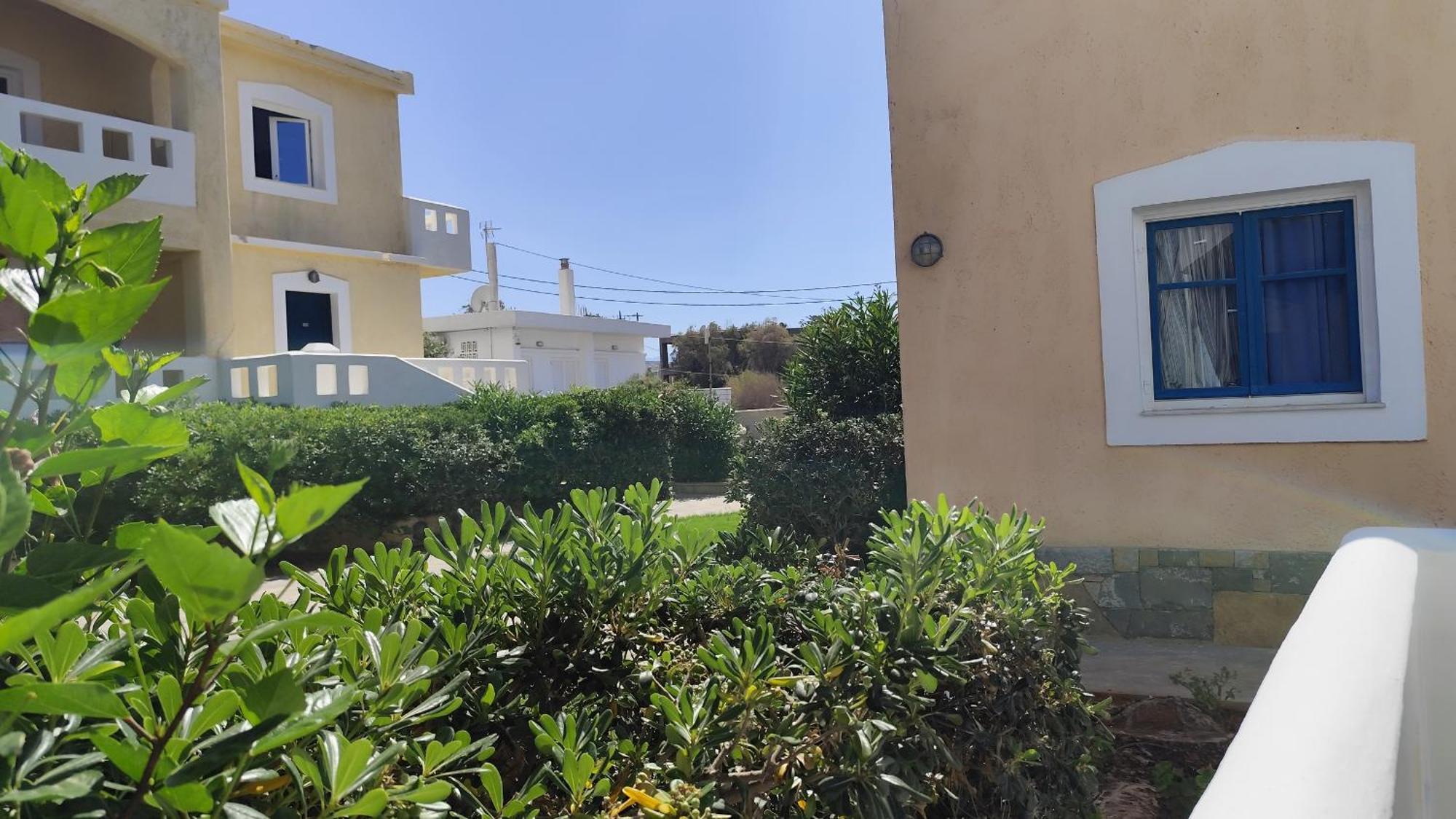 Kokkini Hani Niros Beachfront Aparthotel מראה חיצוני תמונה
