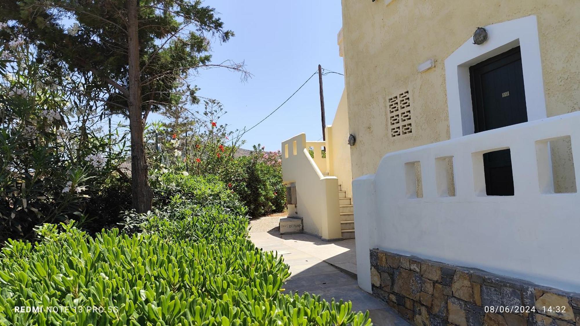 Kokkini Hani Niros Beachfront Aparthotel מראה חיצוני תמונה