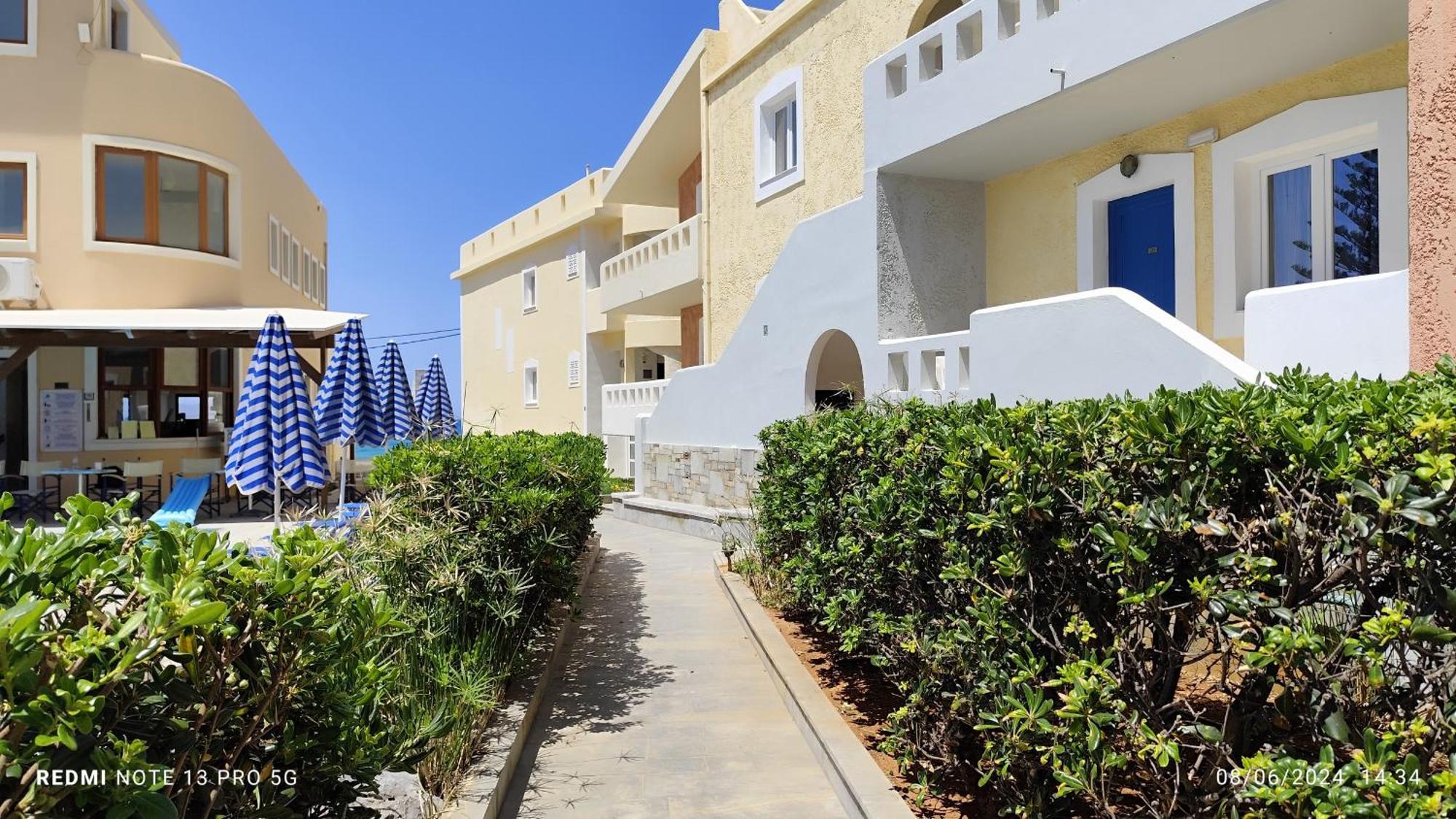 Kokkini Hani Niros Beachfront Aparthotel מראה חיצוני תמונה