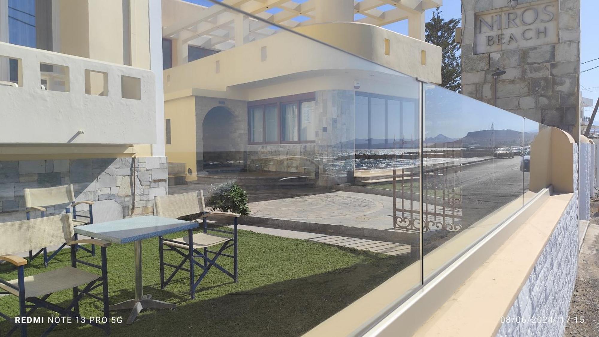 Kokkini Hani Niros Beachfront Aparthotel מראה חיצוני תמונה