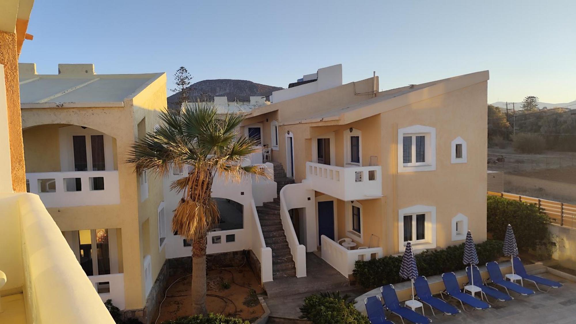 Kokkini Hani Niros Beachfront Aparthotel מראה חיצוני תמונה
