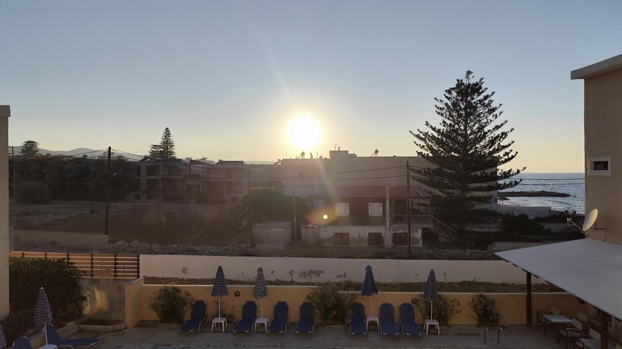 Kokkini Hani Niros Beachfront Aparthotel מראה חיצוני תמונה
