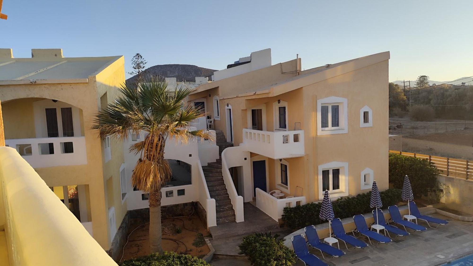 Kokkini Hani Niros Beachfront Aparthotel מראה חיצוני תמונה