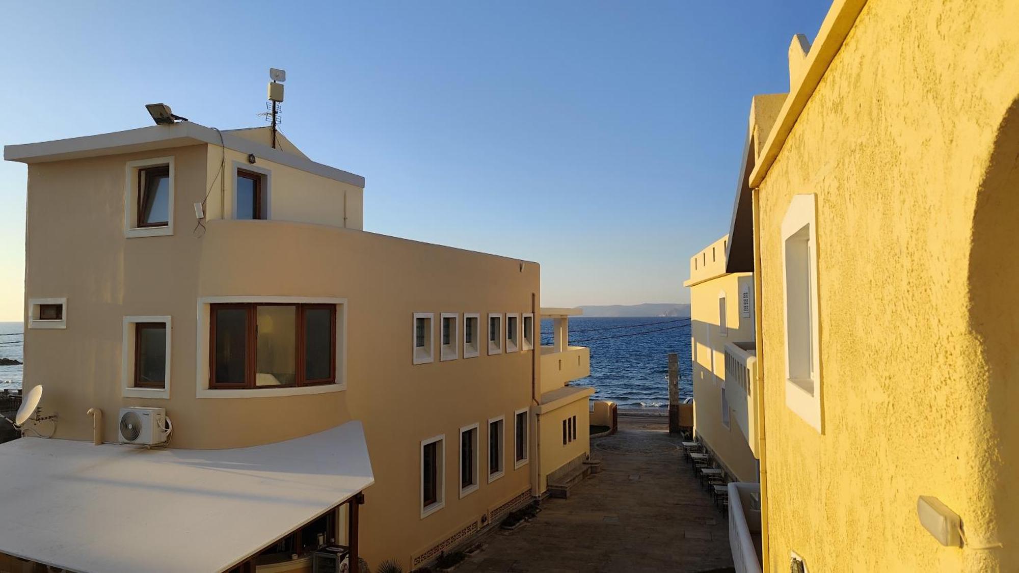 Kokkini Hani Niros Beachfront Aparthotel מראה חיצוני תמונה