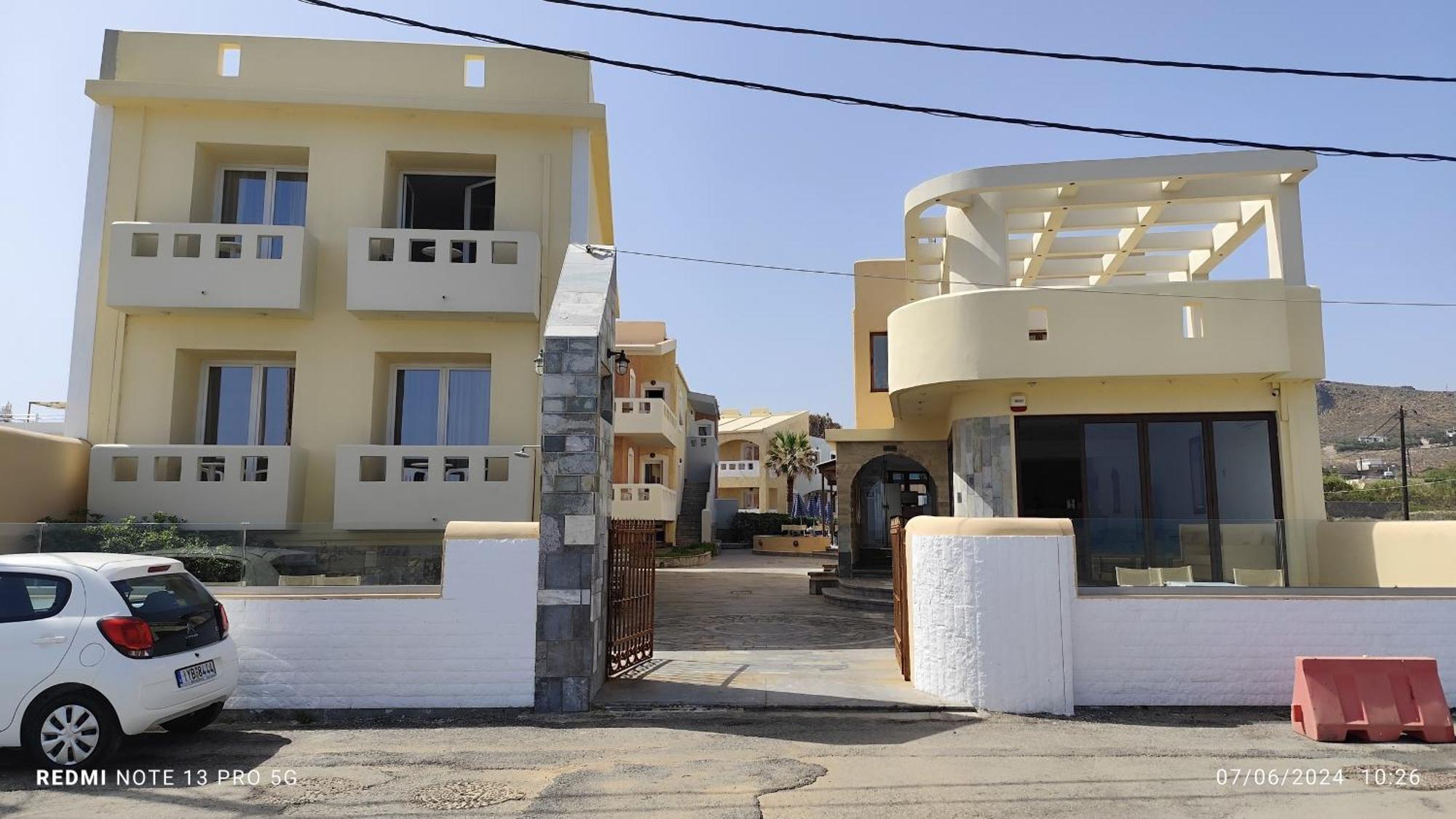 Kokkini Hani Niros Beachfront Aparthotel מראה חיצוני תמונה