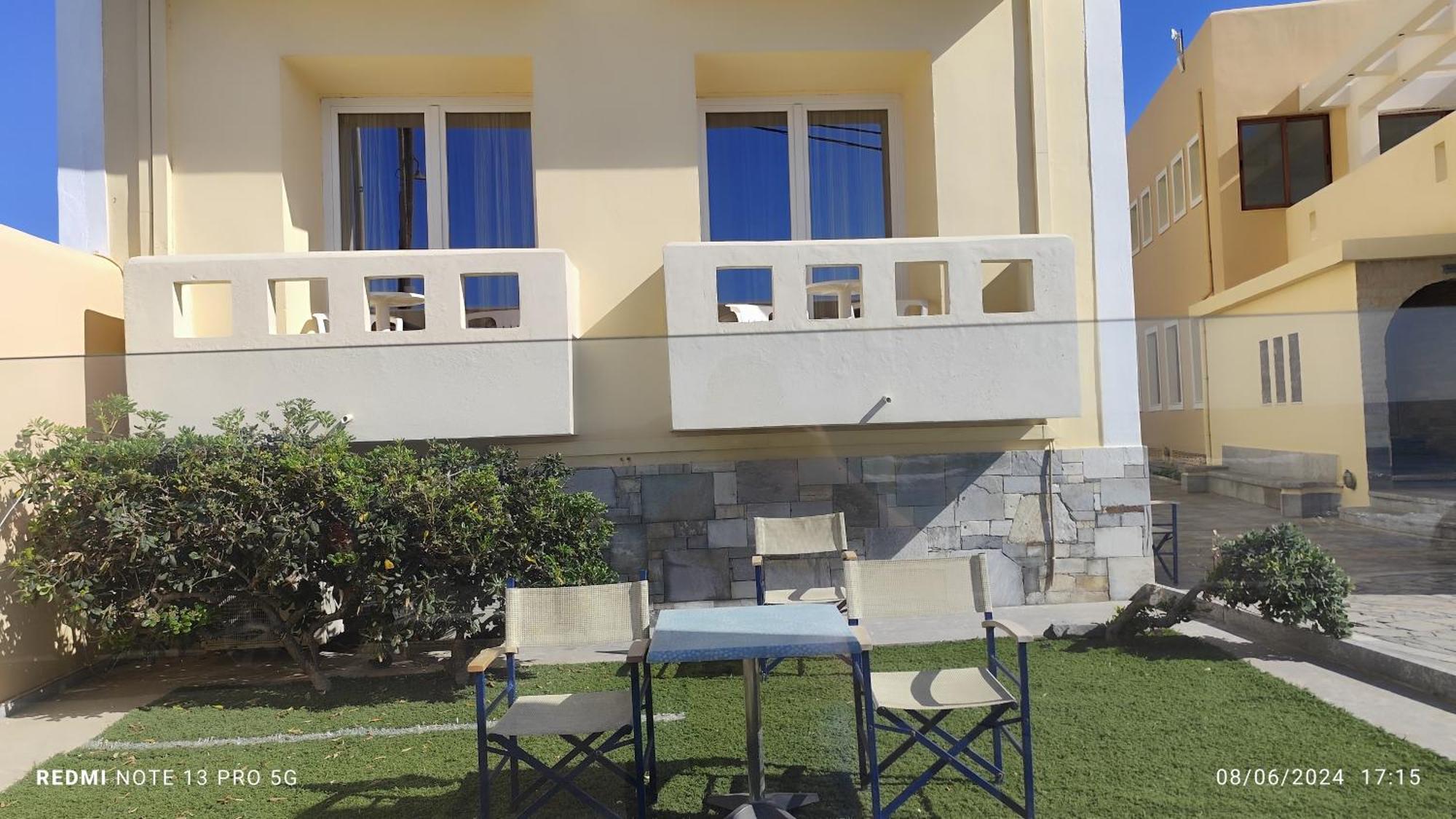 Kokkini Hani Niros Beachfront Aparthotel מראה חיצוני תמונה