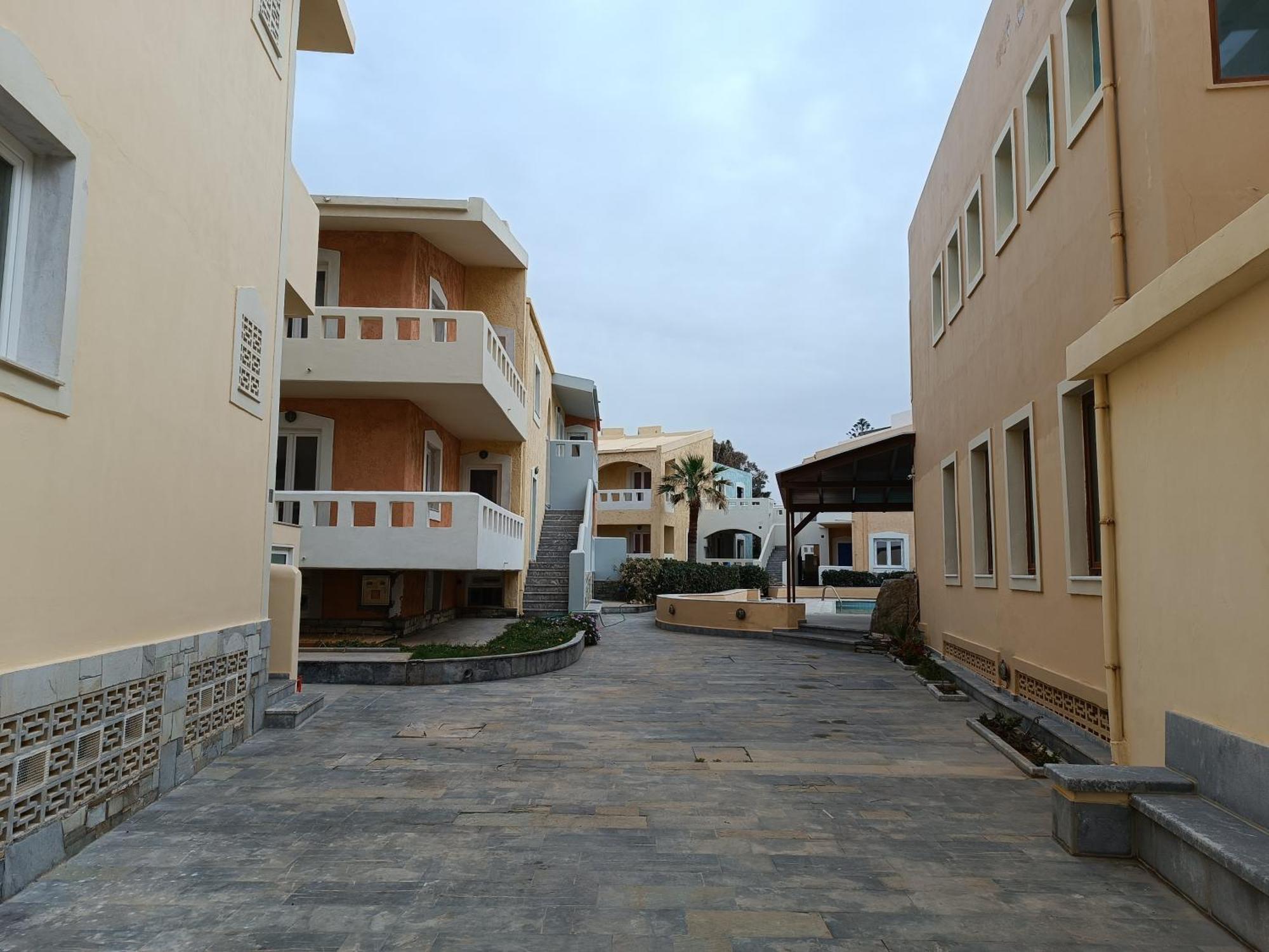 Kokkini Hani Niros Beachfront Aparthotel מראה חיצוני תמונה