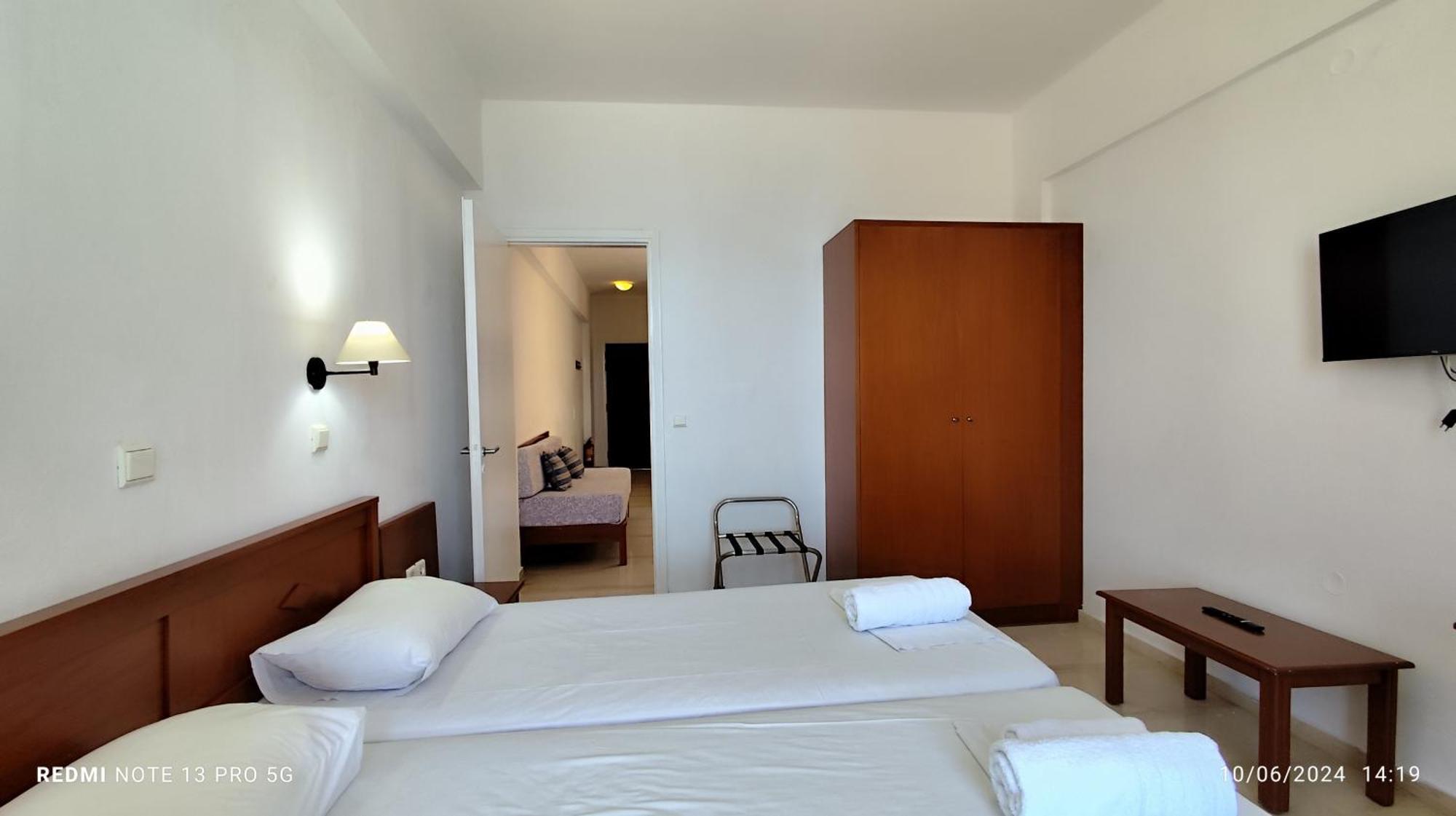 Kokkini Hani Niros Beachfront Aparthotel חדר תמונה
