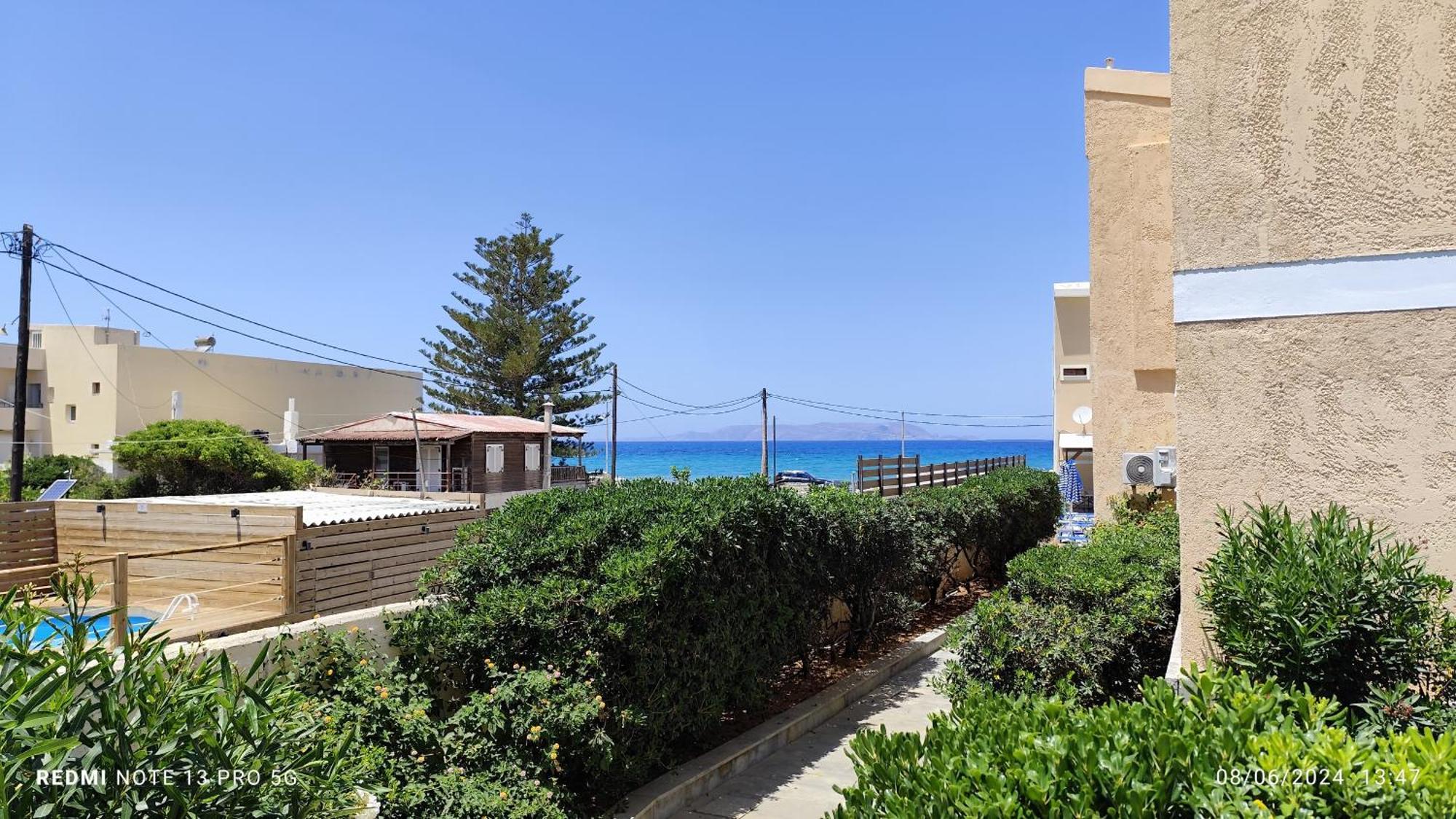 Kokkini Hani Niros Beachfront Aparthotel מראה חיצוני תמונה