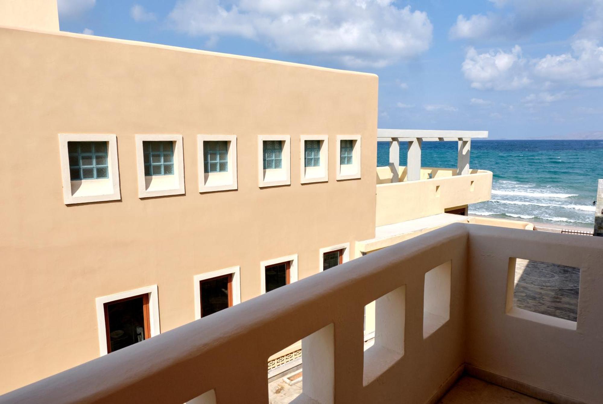 Kokkini Hani Niros Beachfront Aparthotel מראה חיצוני תמונה